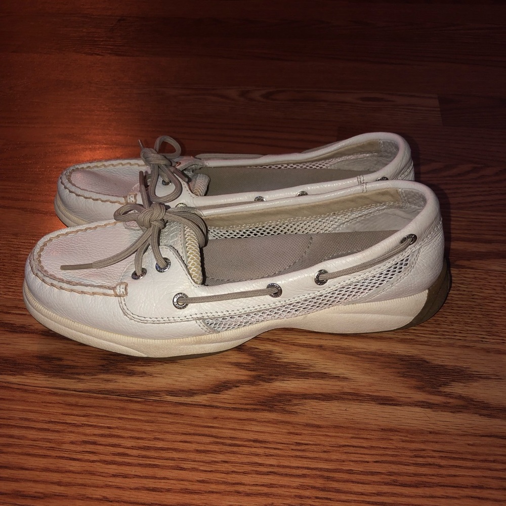 White Sperry leather boat shoes size 7M